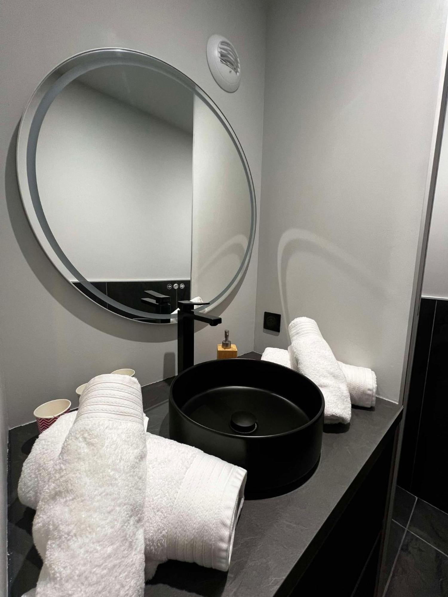 Appartement Le Flamboyant - Wifi - Central - Cosy 엑스레뱅 외부 사진